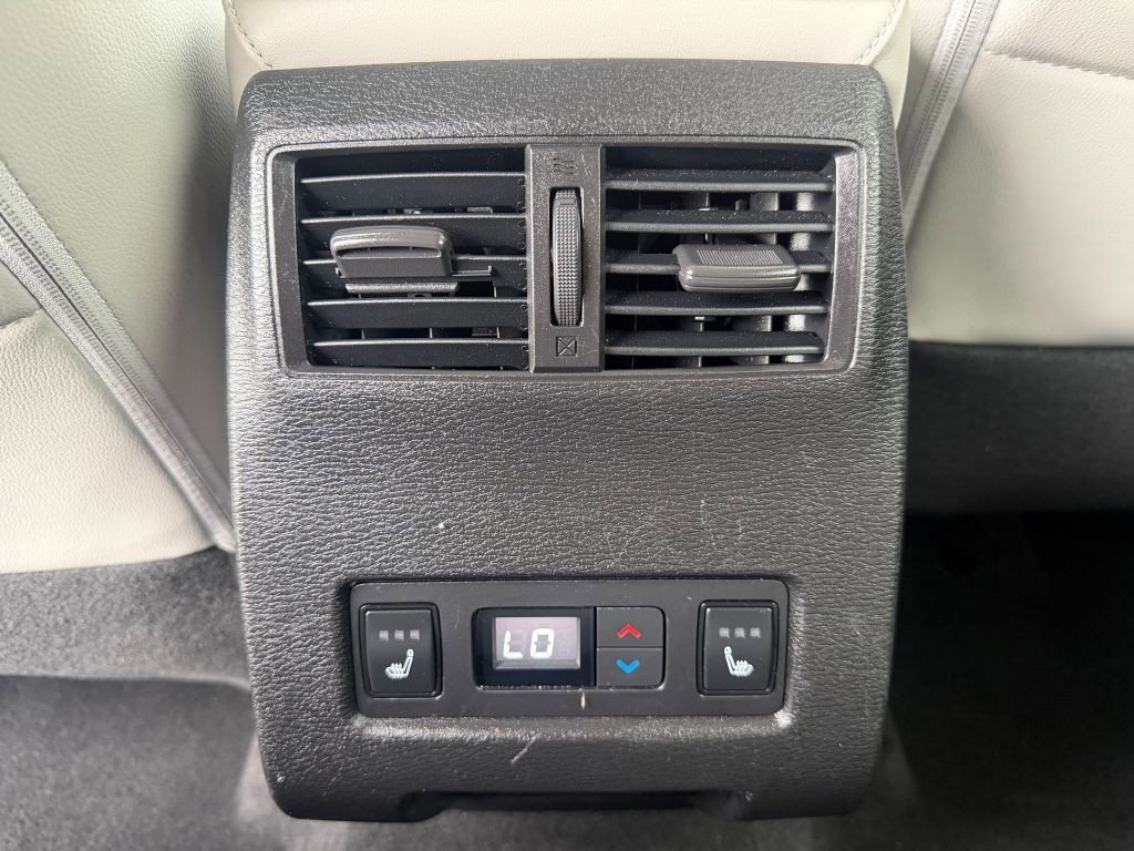 Used 2024 Mitsubishi Outlander SEL AWD/4WD image 25