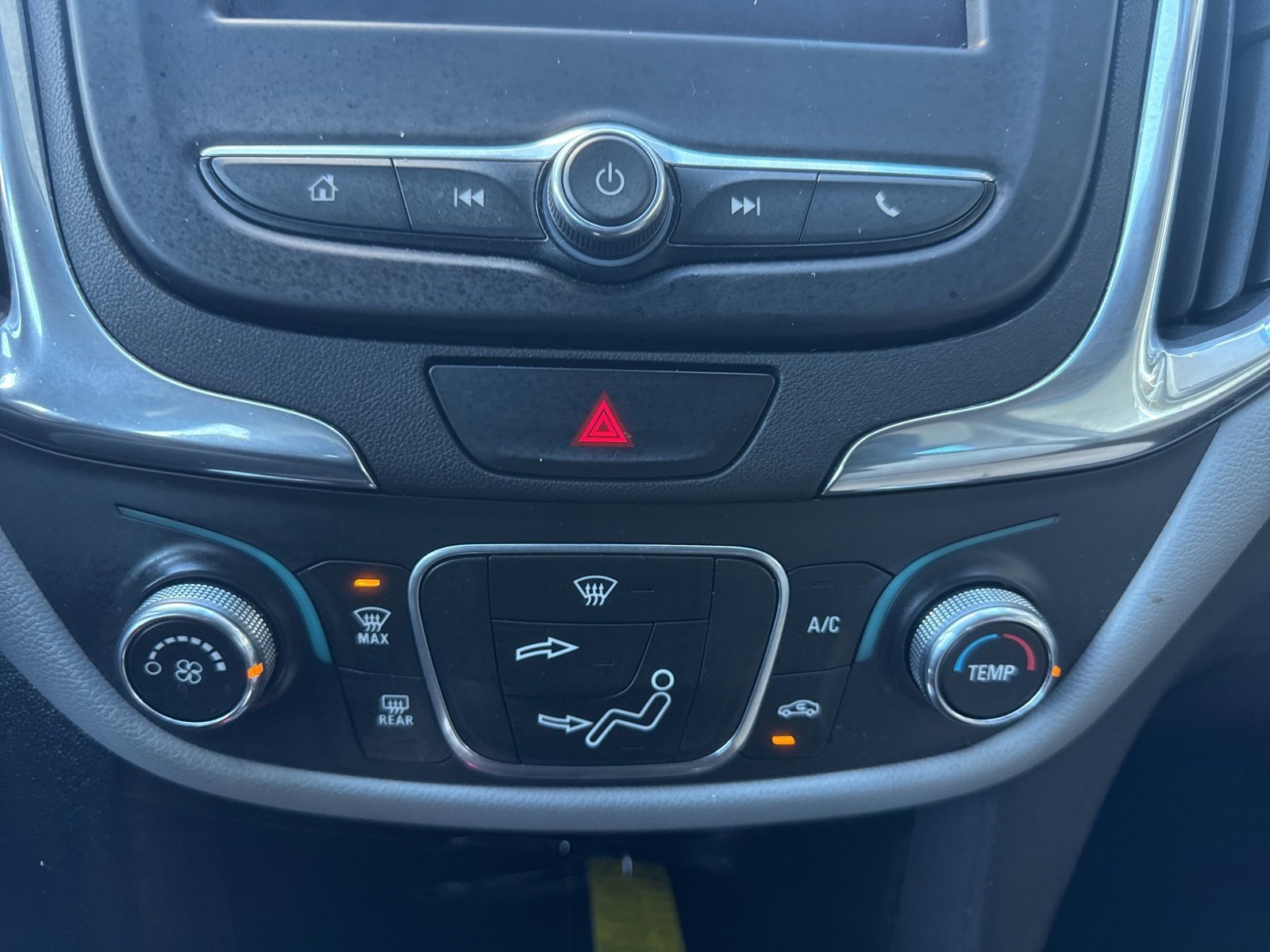 Used 2020 Chevrolet Equinox LS image 24