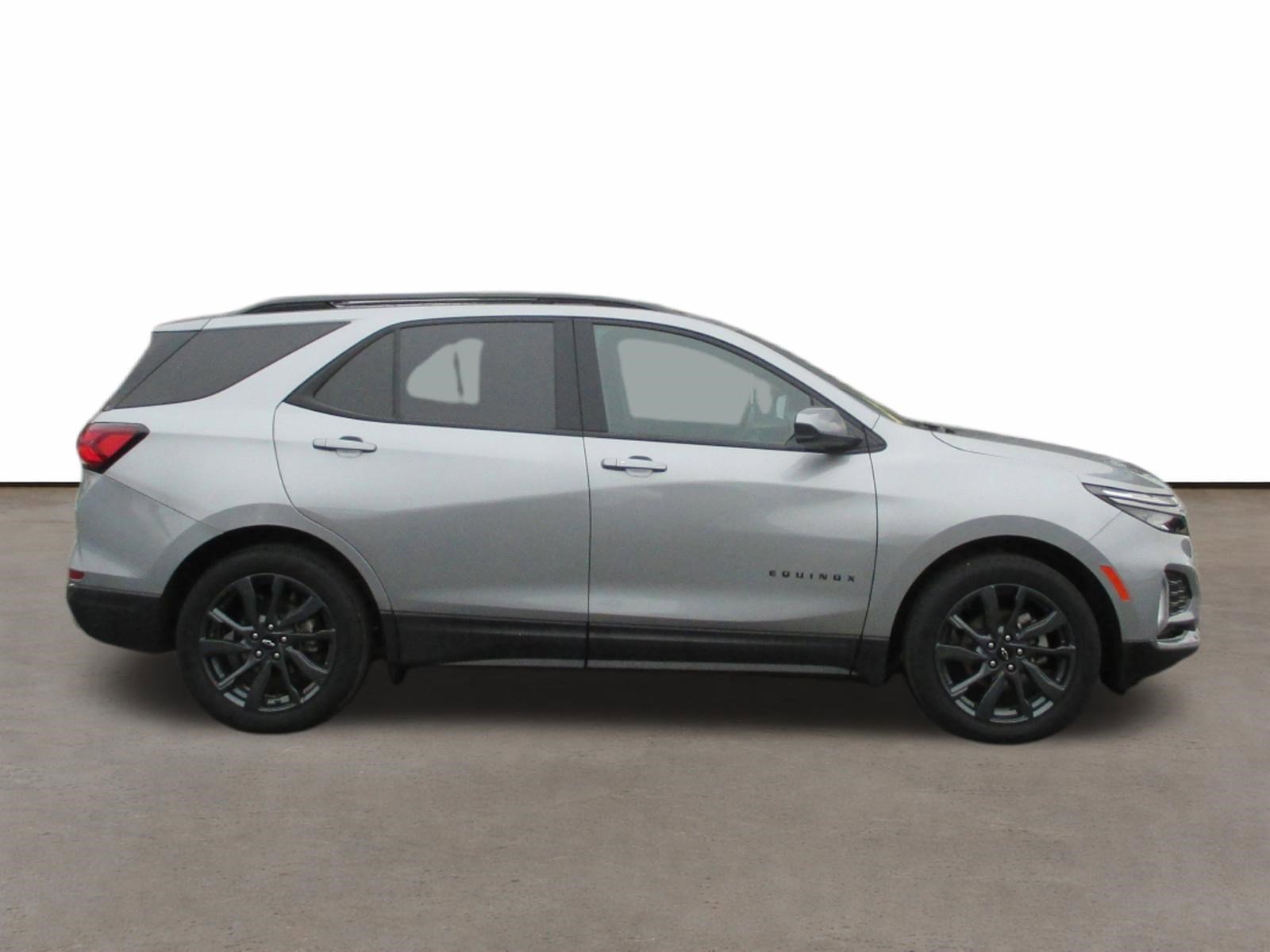Used 2023 Chevrolet Equinox RS w/ LPO, Floor Liner Package image 2