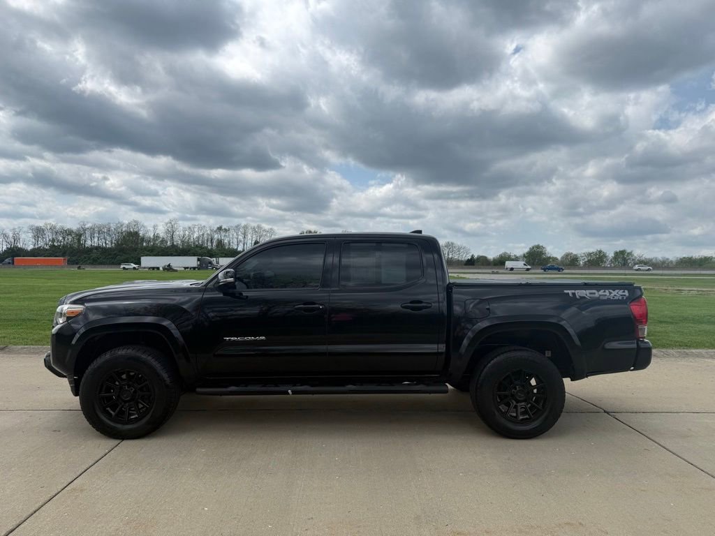 Used 2016 Toyota Tacoma TRD Sport w/ Premium & Technology Package AWD/4WD image 7