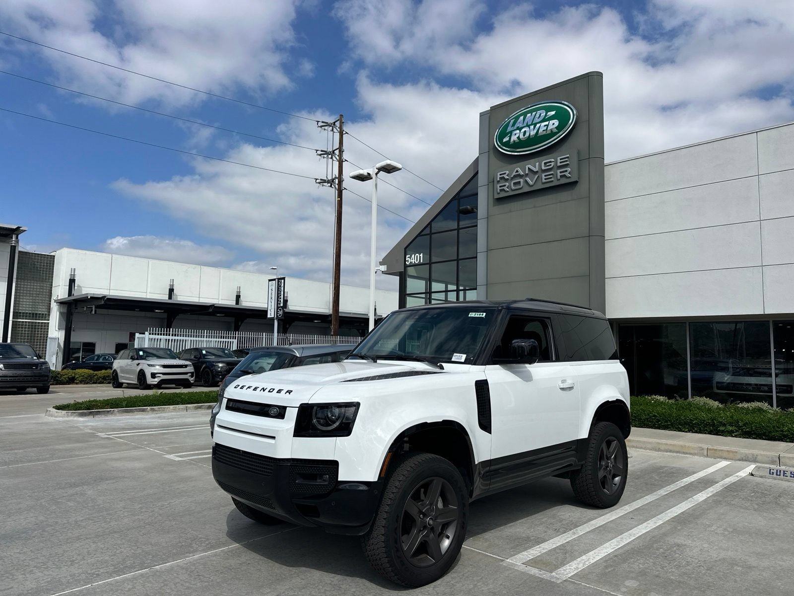 Used 2024 Land Rover Defender 90 X-Dynamic SE AWD/4WD image 1