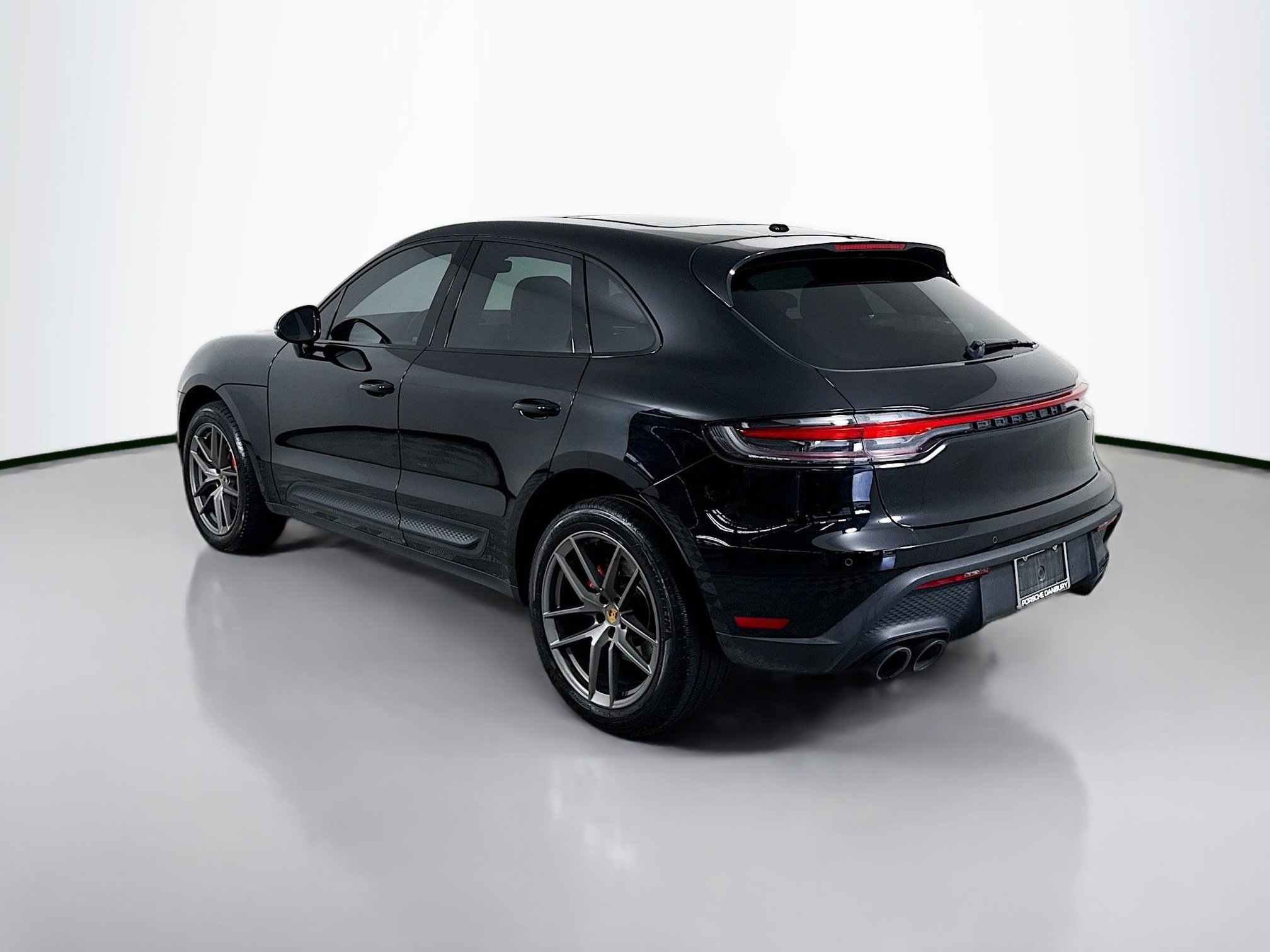 Certified 2023 Porsche Macan S image 3