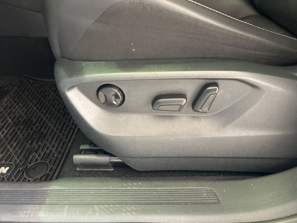 Used 2021 Volkswagen Tiguan SE image 36