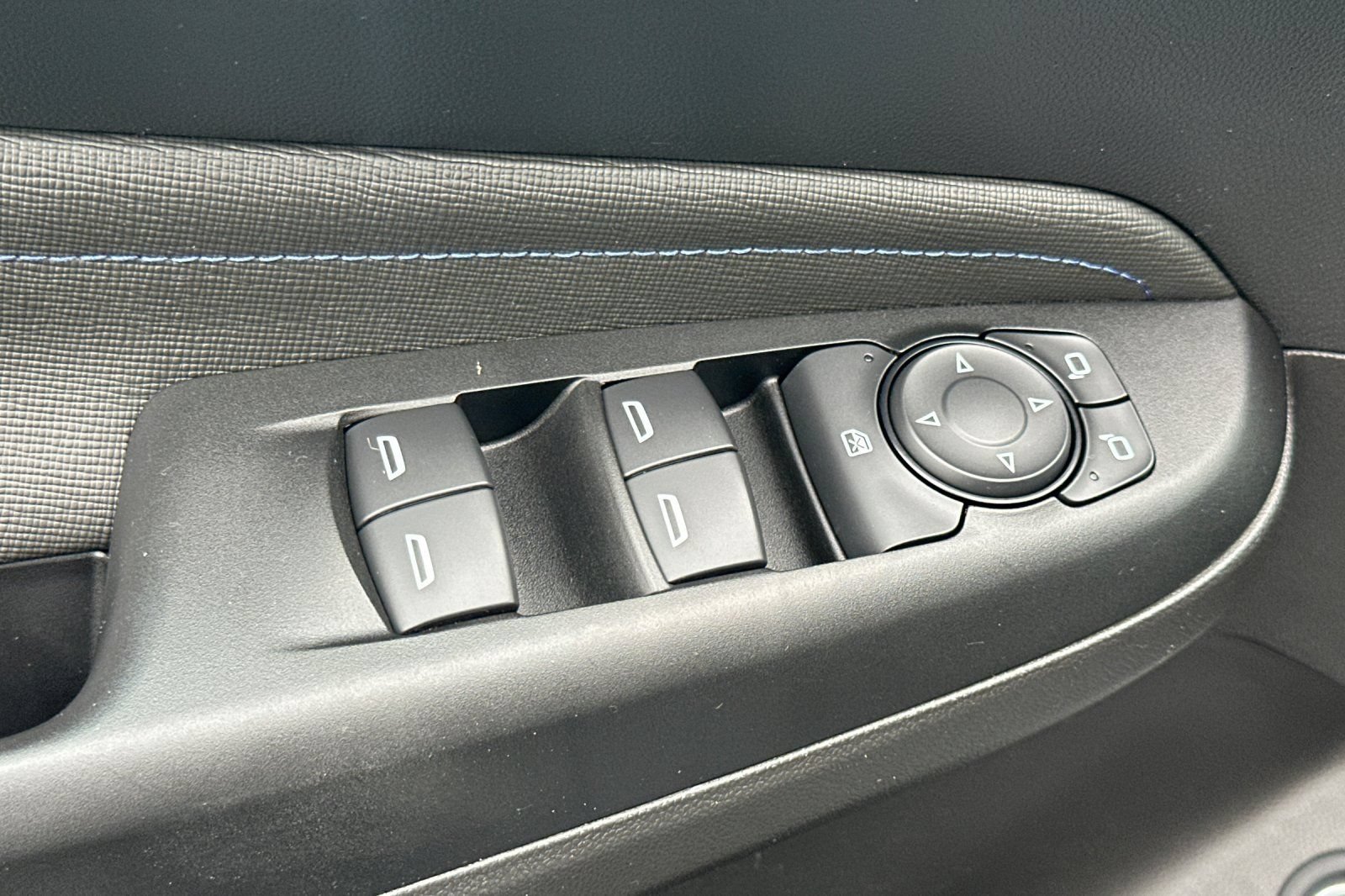 Used 2024 Buick Envista Sport Touring w/ Convenience II Package FWD image 12