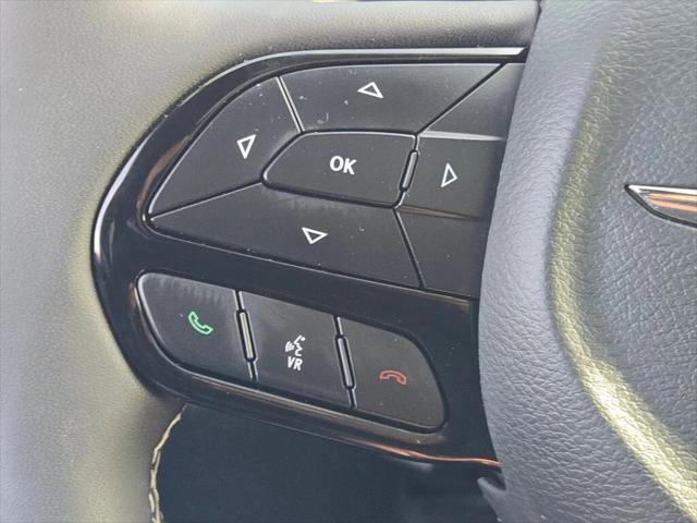 Certified 2025 Chrysler Pacifica Premium image 31