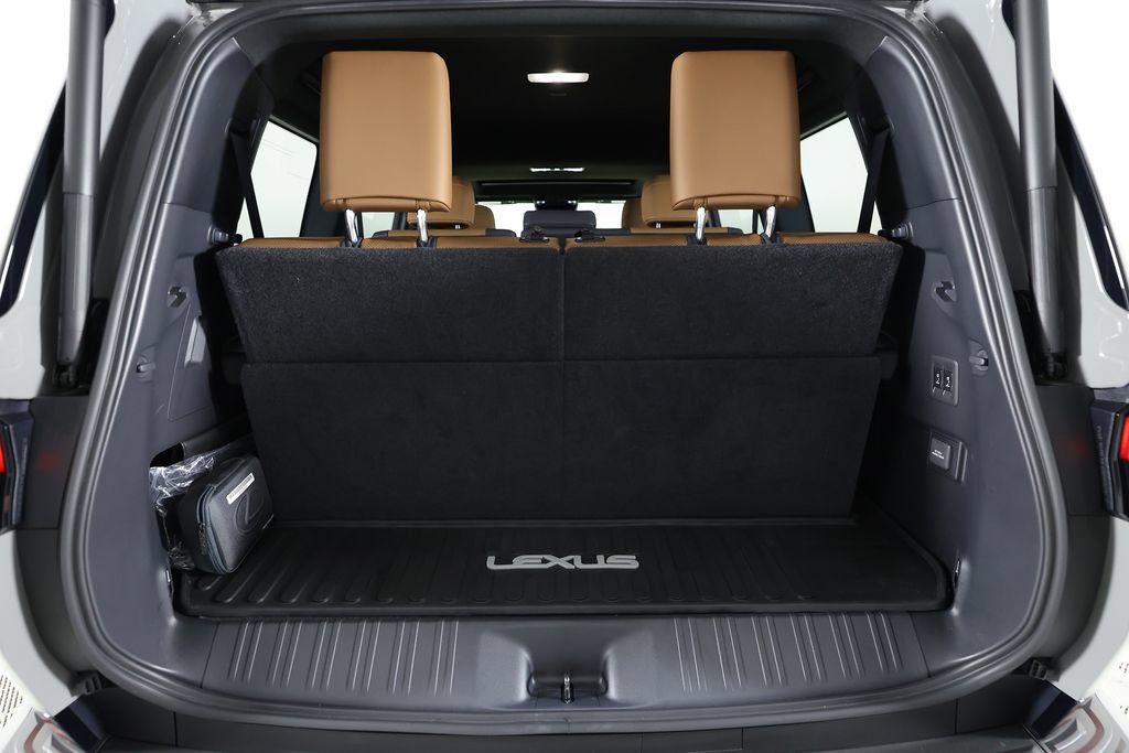 Used 2025 Lexus GX 550 w/ Accessory Package (2T) AWD/4WD image 13
