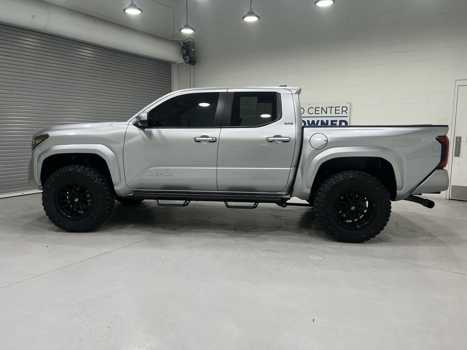 Used 2025 Toyota Tacoma SR5 AWD/4WD image 5