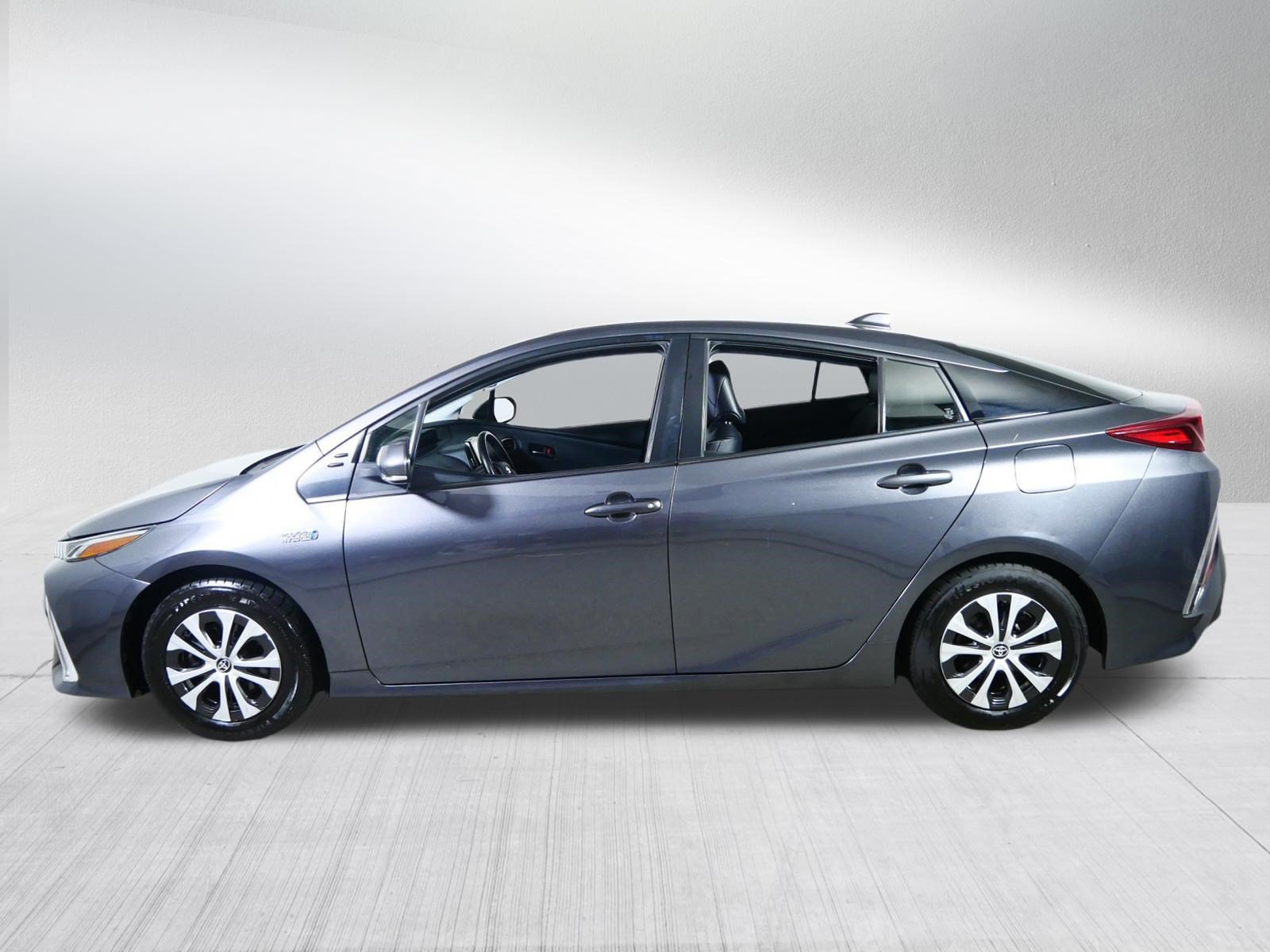 Used 2022 Toyota Prius Prime XLE FWD image 4