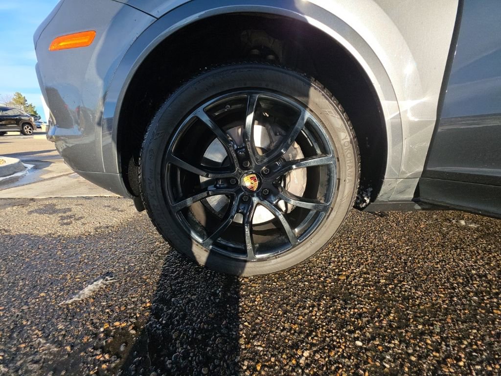 Used 2023 Porsche Cayenne Platinum Edition image 24