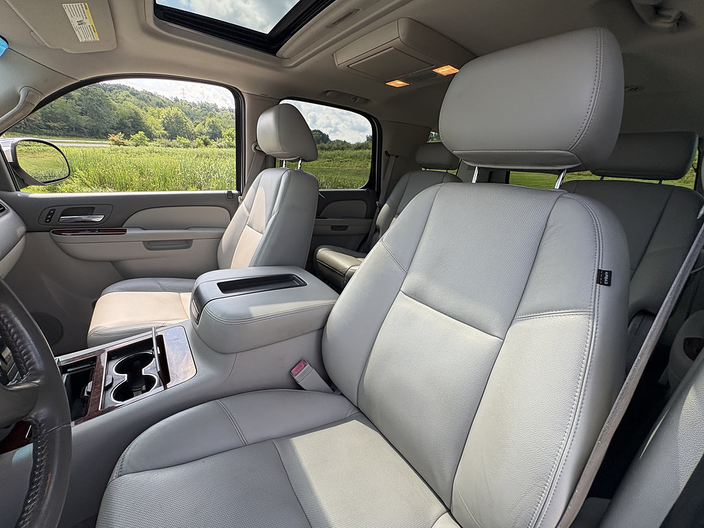 Used 2010 Chevrolet Tahoe LTZ RWD image 33