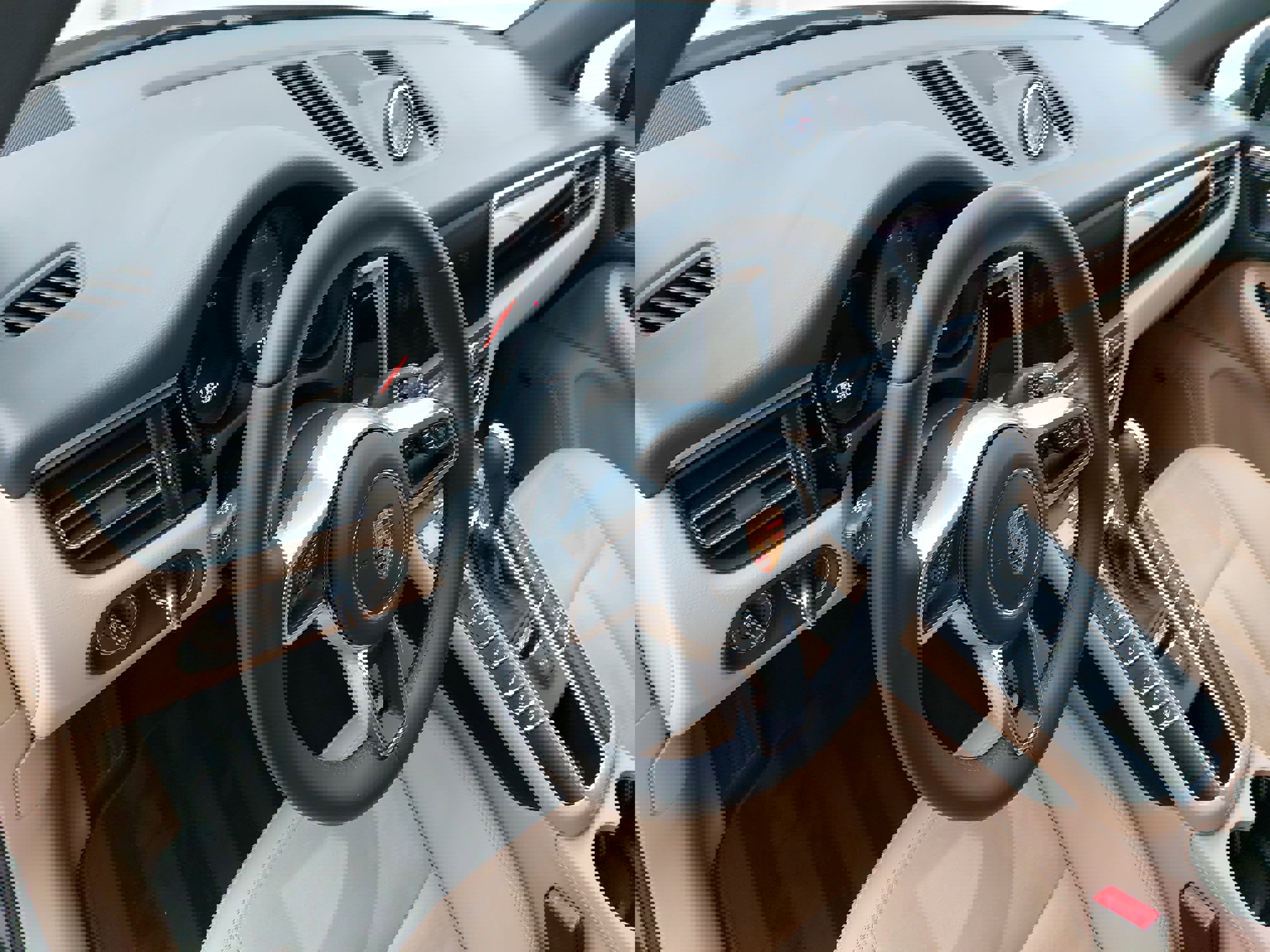 Certified 2021 Porsche Macan S image 4