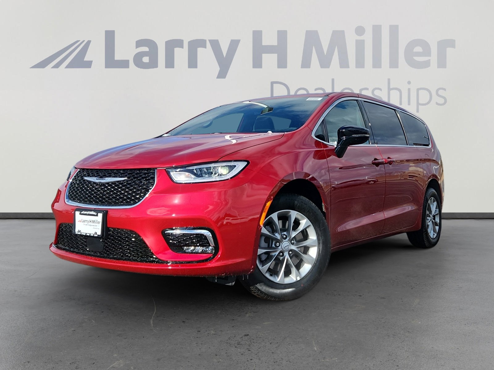 New 2026 Chrysler Pacifica Select AWD/4WD image 1