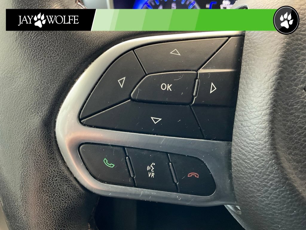 Used 2020 Chrysler Pacifica Touring FWD image 12