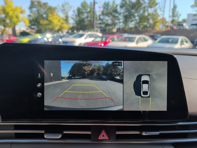 Used 2024 Hyundai Elantra Limited FWD image 16