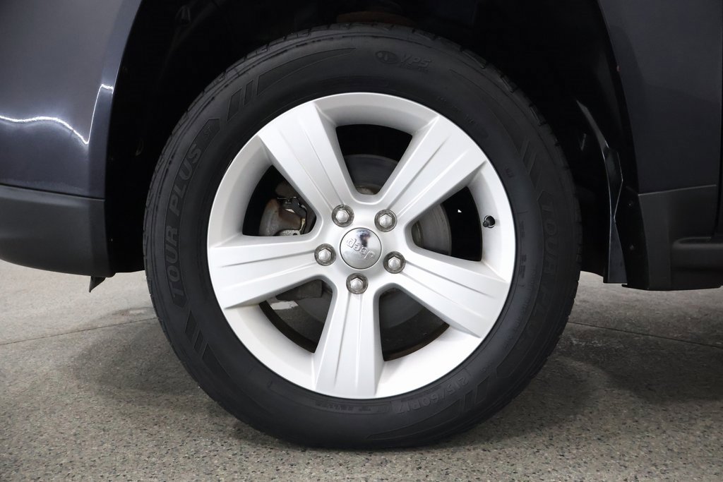 Used 2014 Jeep Compass Latitude w/ Sun/Sound Group image 5