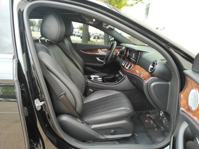 Used 2017 Mercedes-Benz E 300 4MATIC image 22