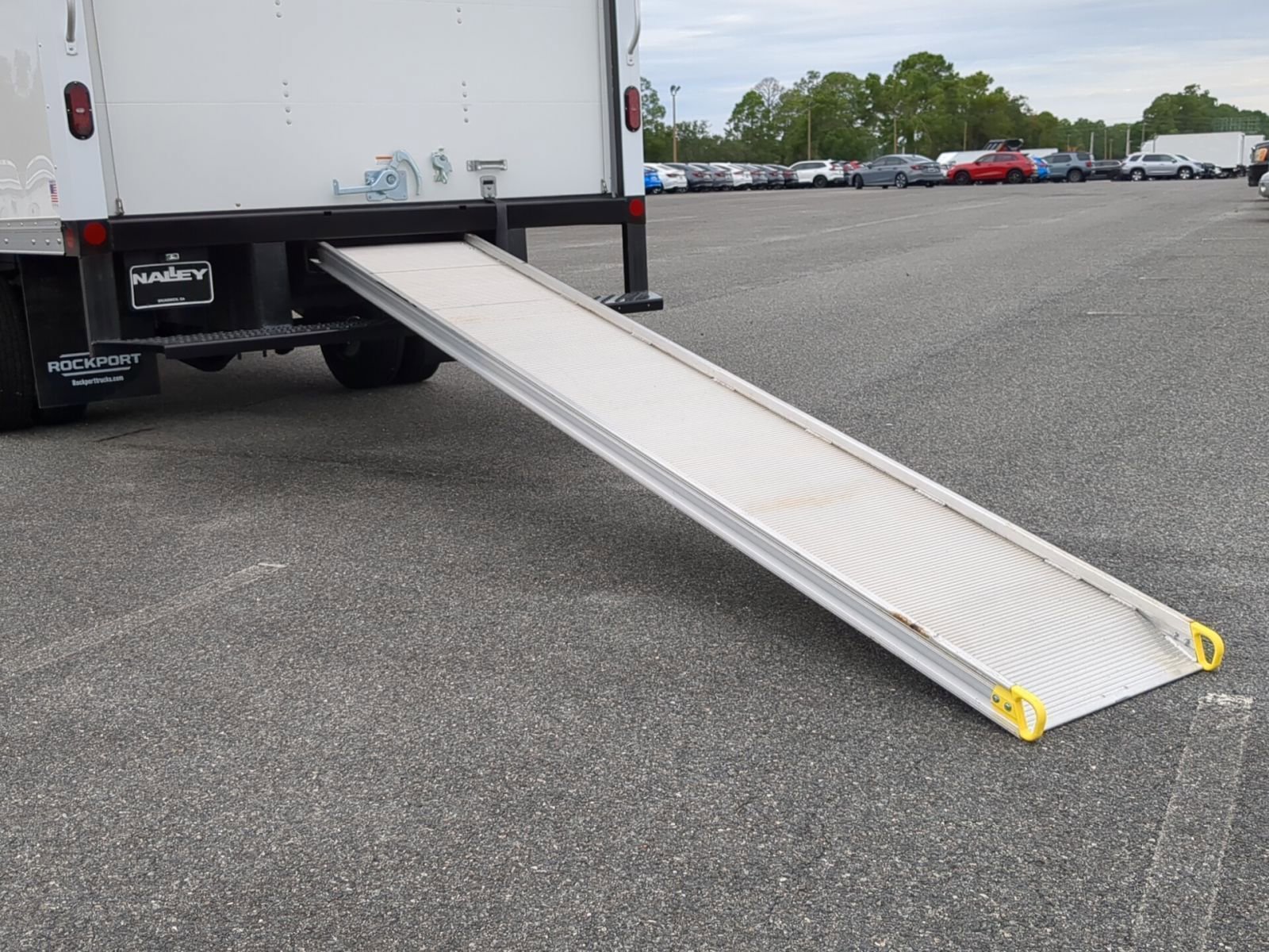 New 2025 GMC Savana 4500 w/ Power Convenience Package RWD image 29