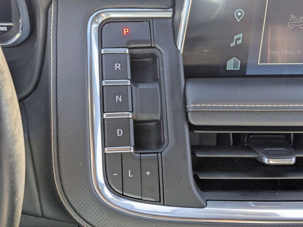 Used 2023 Chevrolet Suburban Premier image 18