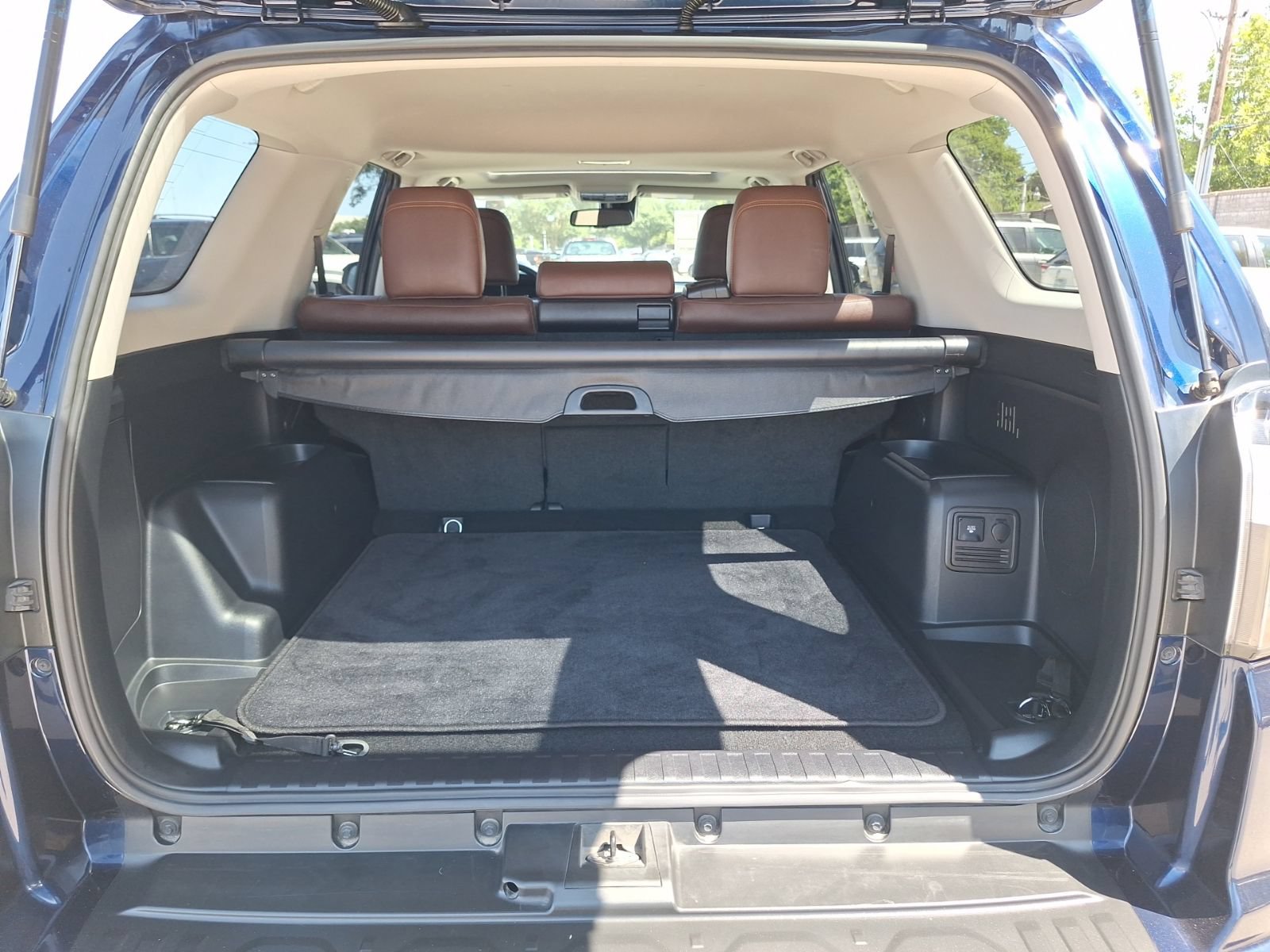 Used 2024 Toyota 4Runner Limited AWD/4WD image 37