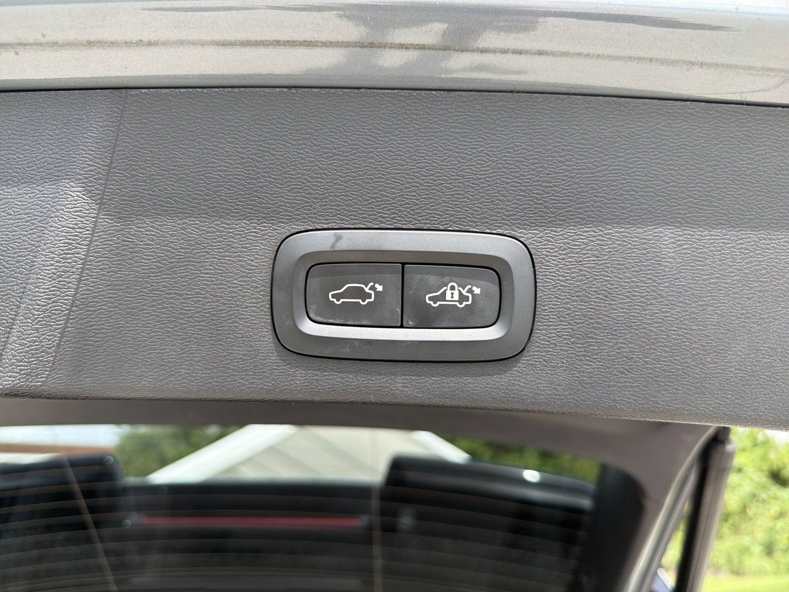 Used 2023 Volvo XC40 B4 Core w/ Convenience Package FWD image 12