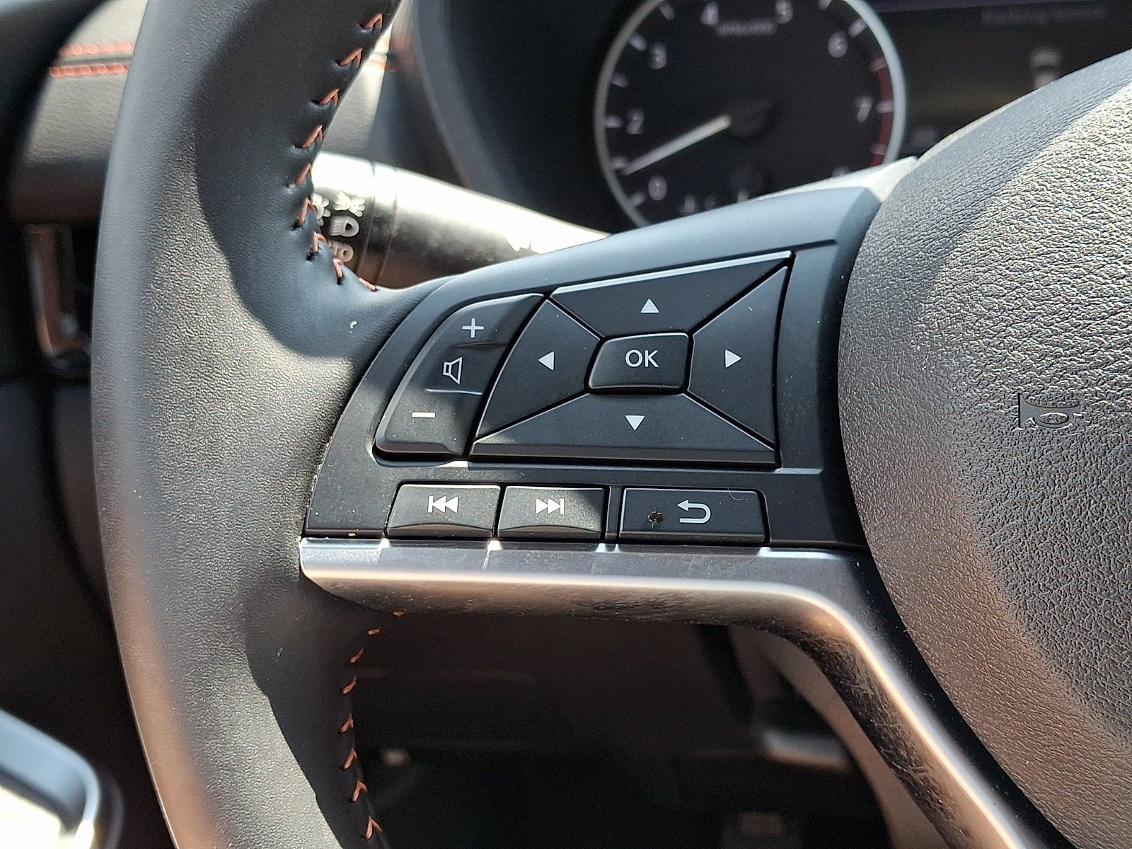 Certified 2025 Nissan Sentra SR w/ Midnight Edition FWD image 22