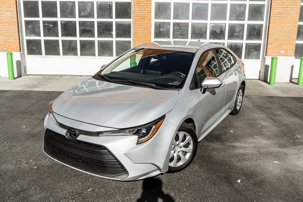 Used 2024 Toyota Corolla LE image 2