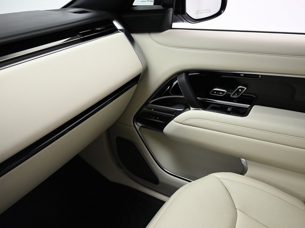 Used 2025 Land Rover Range Rover Long Wheelbase Autobiography image 34