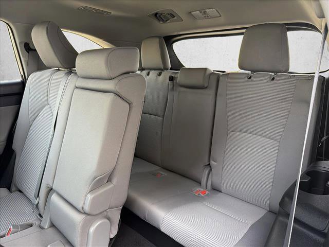 Used 2023 Toyota Highlander LE FWD image 25