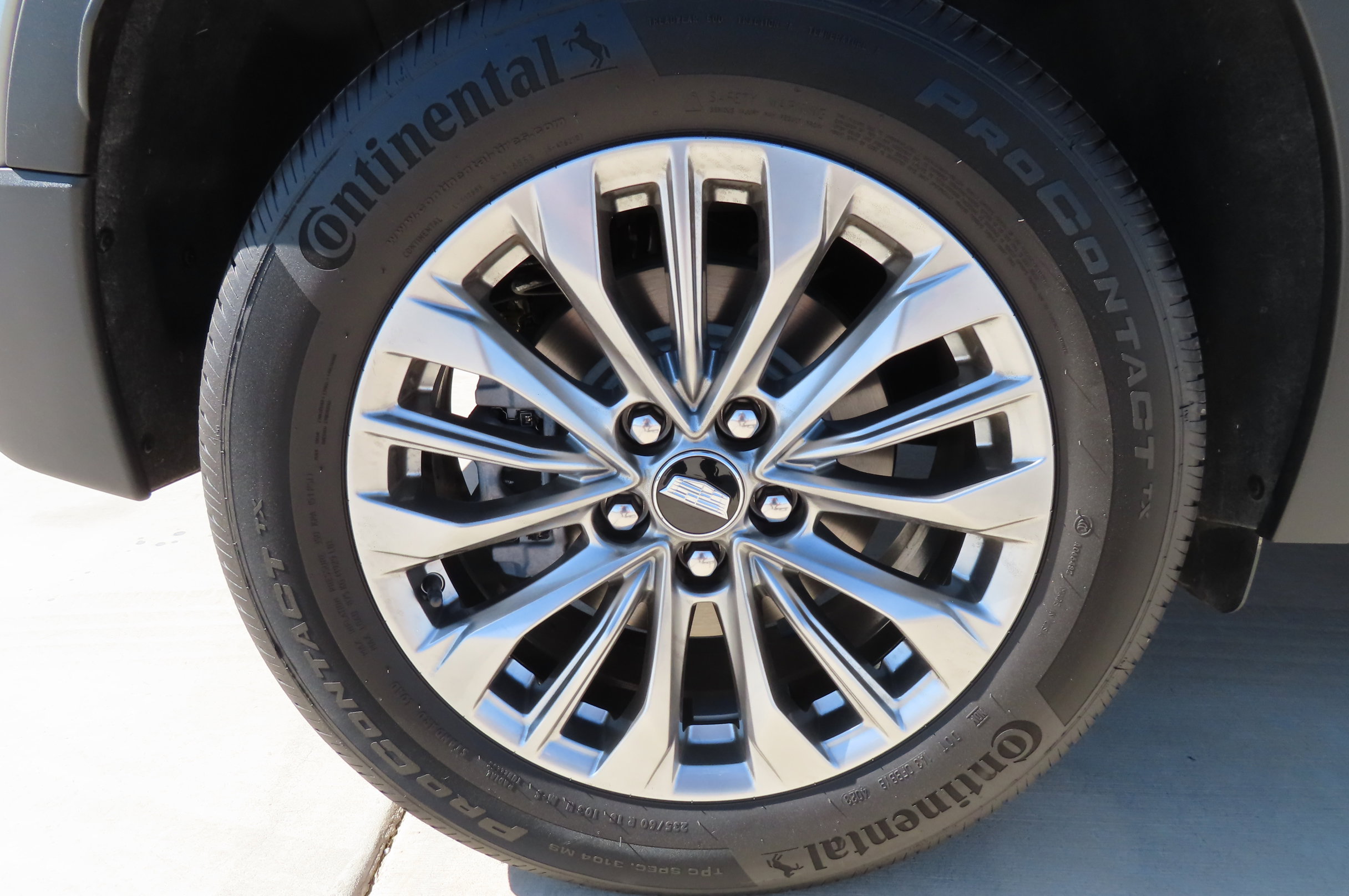 Used 2024 Cadillac XT4 Premium Luxury image 10