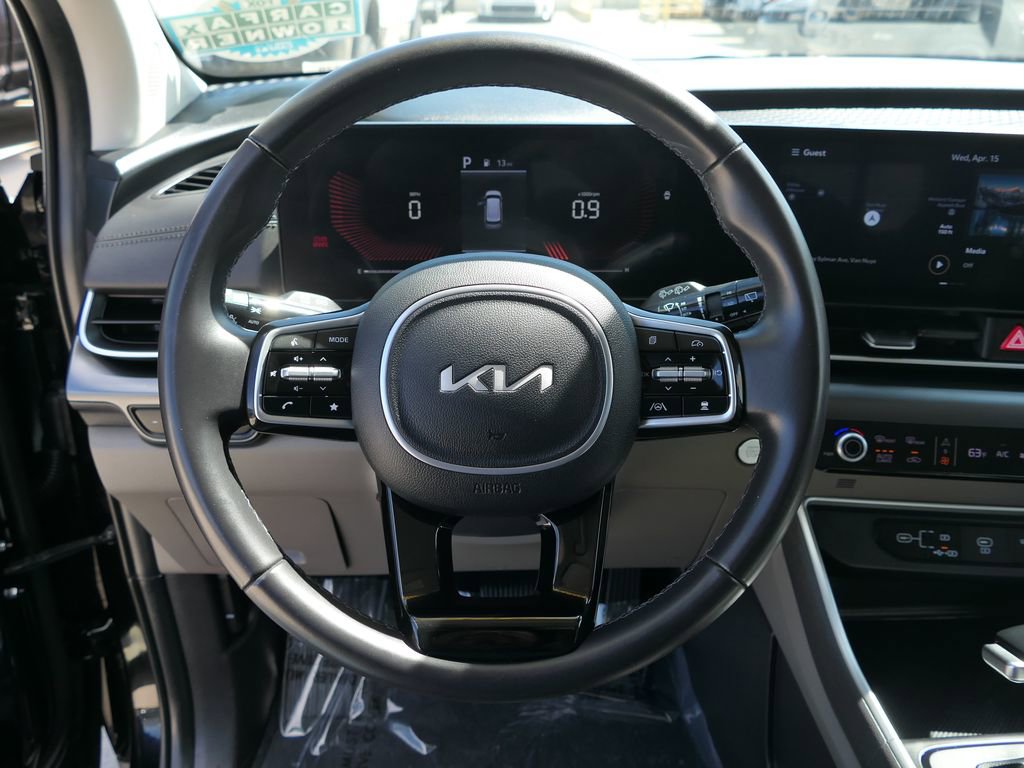 Used 2025 Kia Carnival image 18