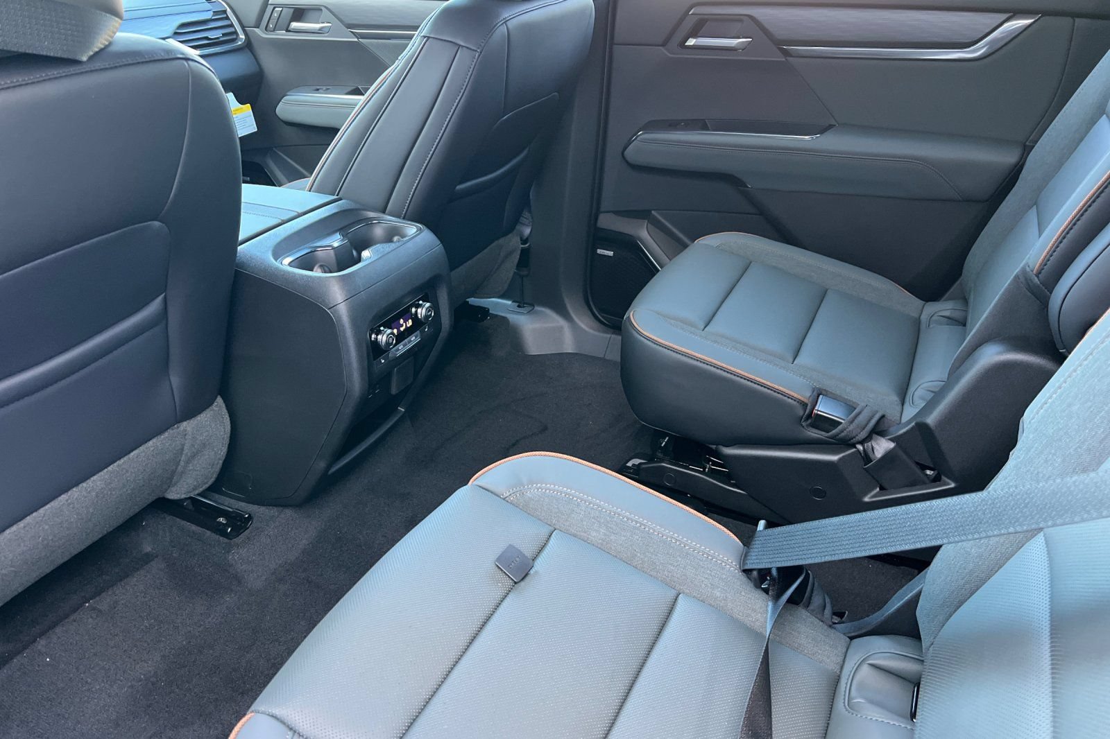 New 2026 GMC Acadia AT4 w/ Super Cruise Package AWD/4WD image 9