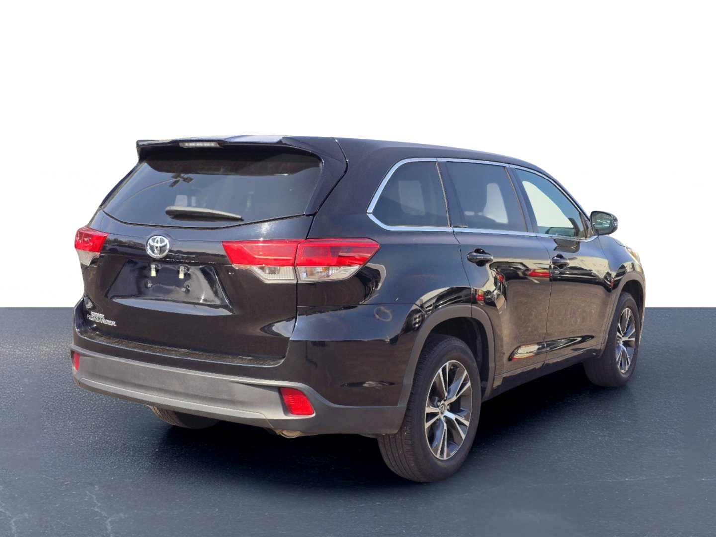Used 2018 Toyota Highlander LE image 5
