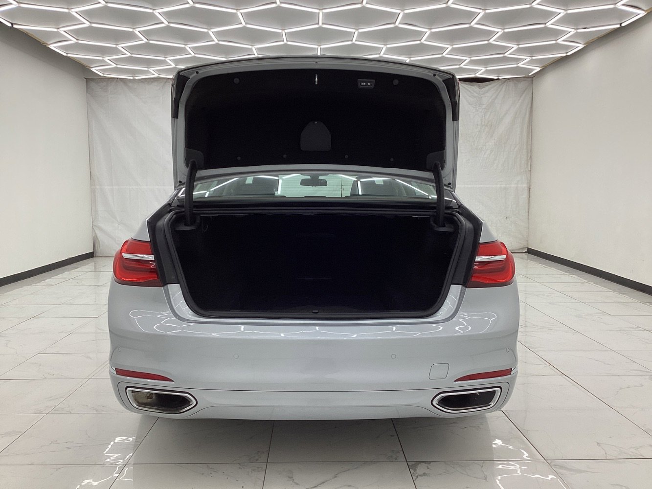 Used 2019 BMW 740i xDrive image 45