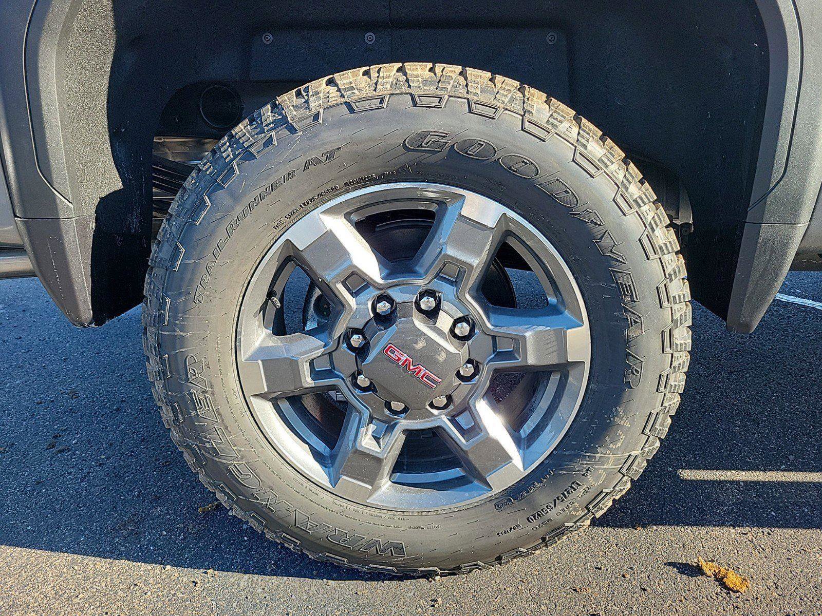 New 2026 GMC Sierra 2500 SLT w/ SLT Premium Package image 6