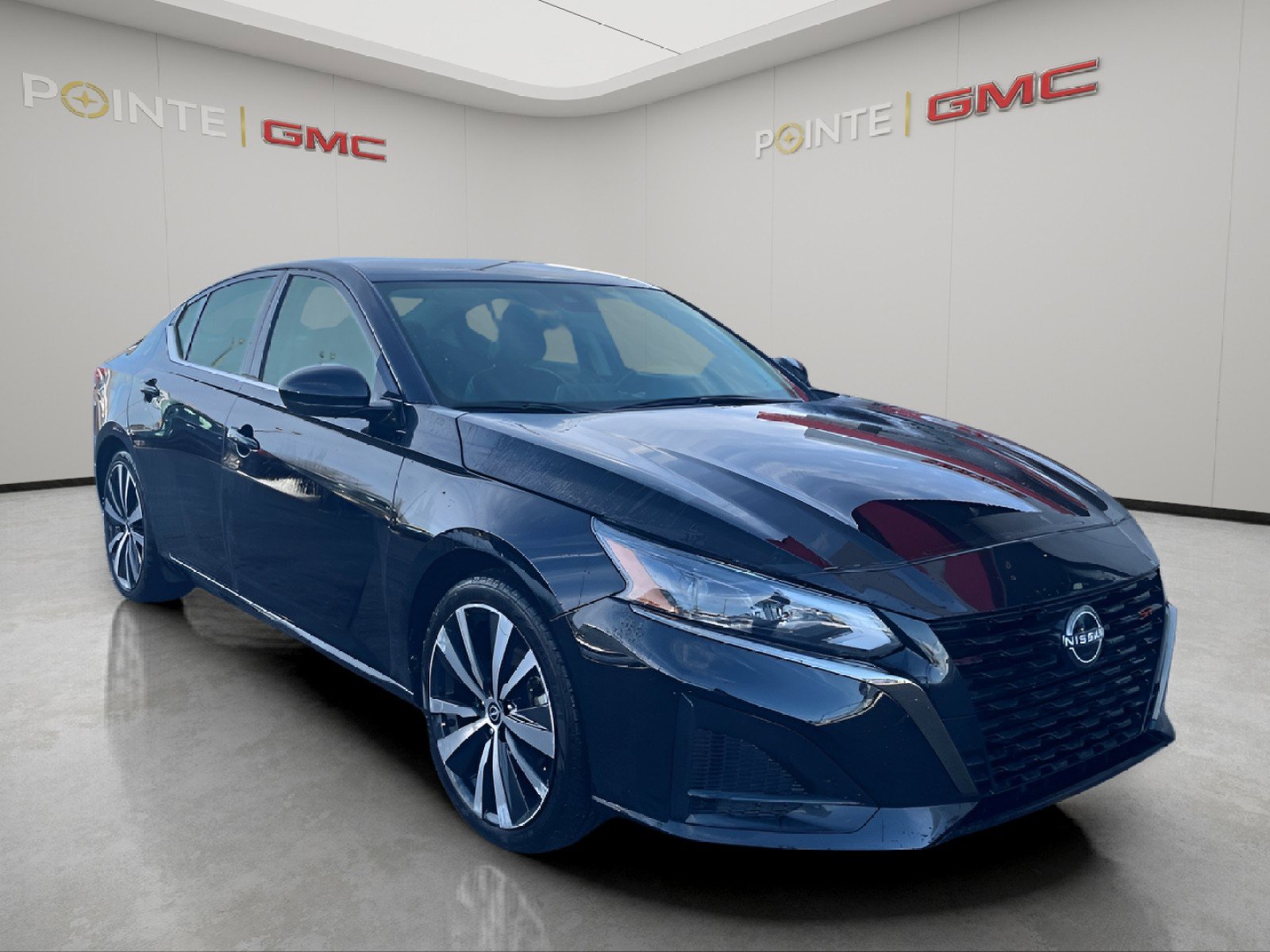 Used 2023 Nissan Altima 2.5 SR image 1