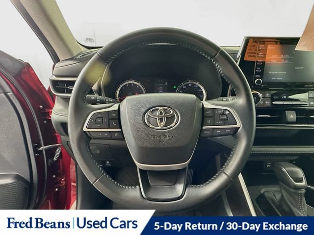 Used 2022 Toyota Highlander LE AWD/4WD image 15