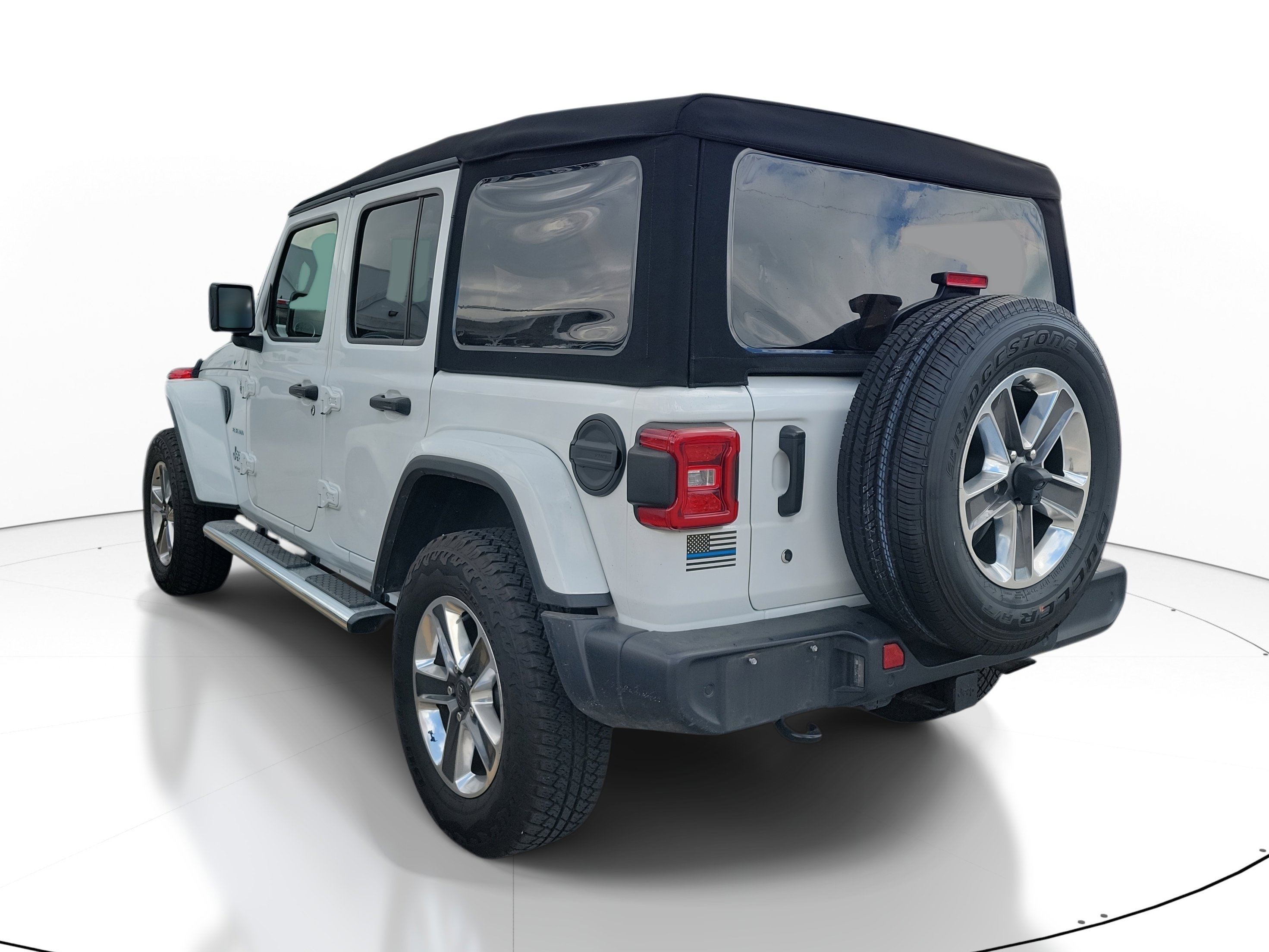 Used 2020 Jeep Wrangler Unlimited Sahara image 3