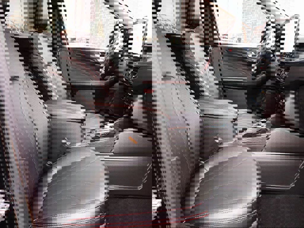 Used 2025 Ford Escape ST-Line Elite w/ Premium Technology Package image 10