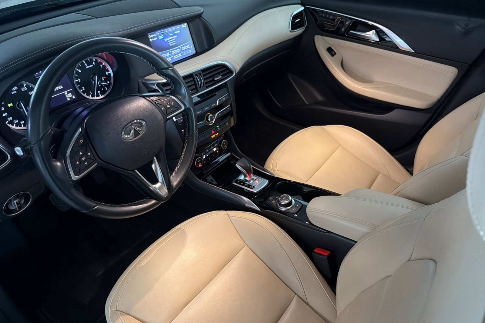 Used 2018 INFINITI QX30 AWD w/ Cargo Package image 9