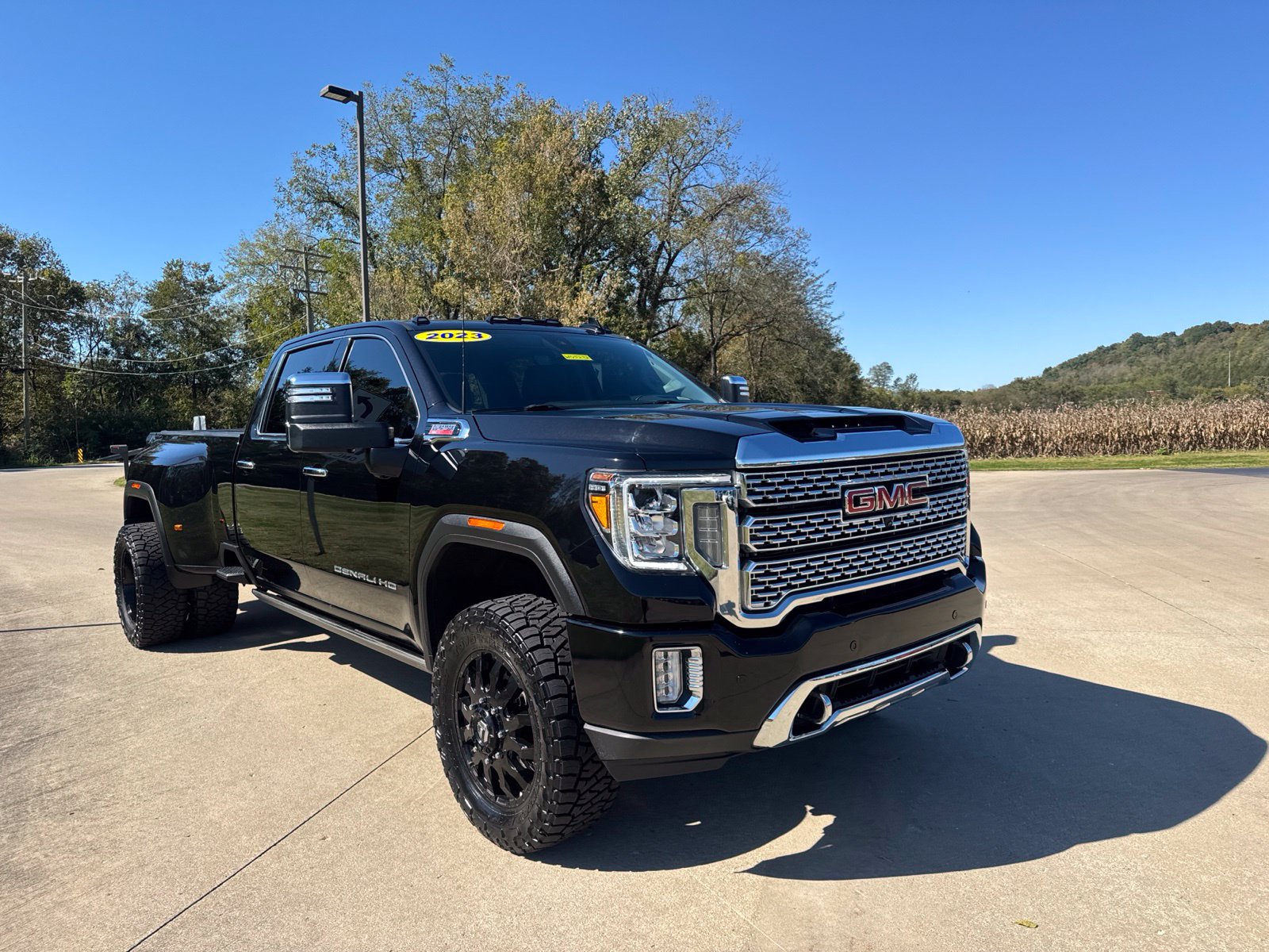 Used 2023 GMC Sierra 3500 Denali w/ Denali Ultimate Package AWD/4WD image 3