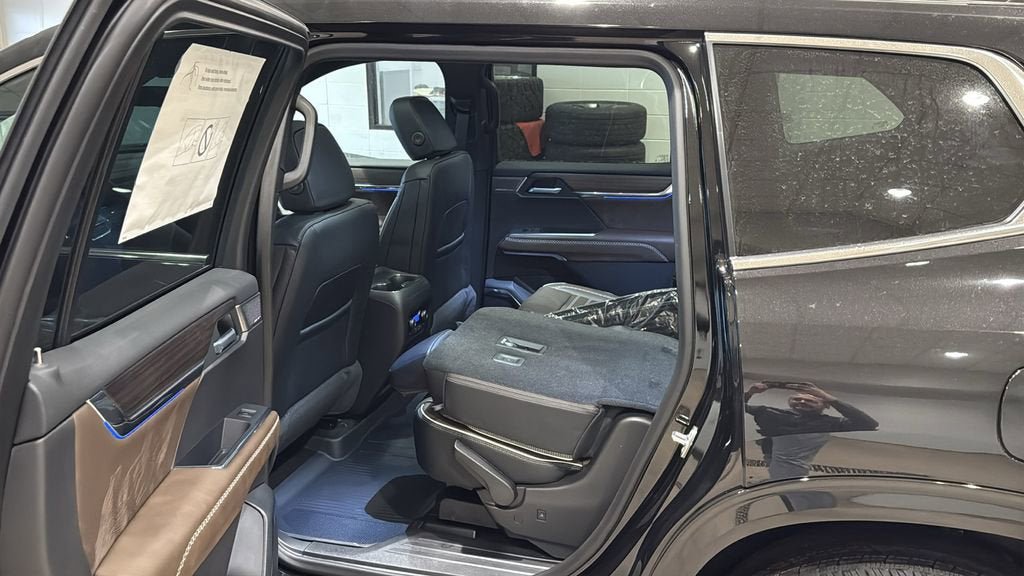 New 2026 GMC Acadia Denali Ultimate w/ LPO, Floor Liner Package AWD/4WD image 21