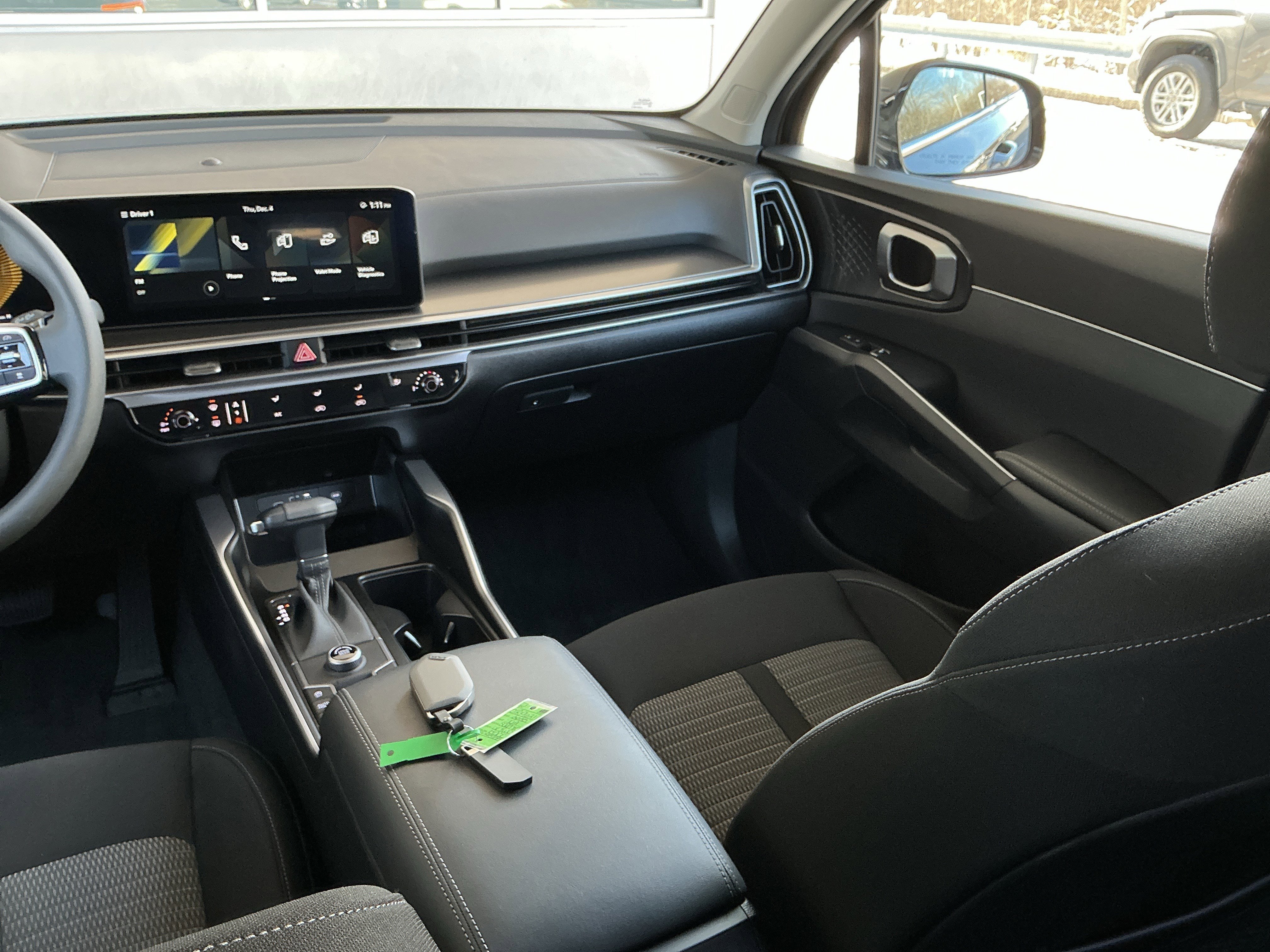 Used 2025 Kia Sorento LX image 16