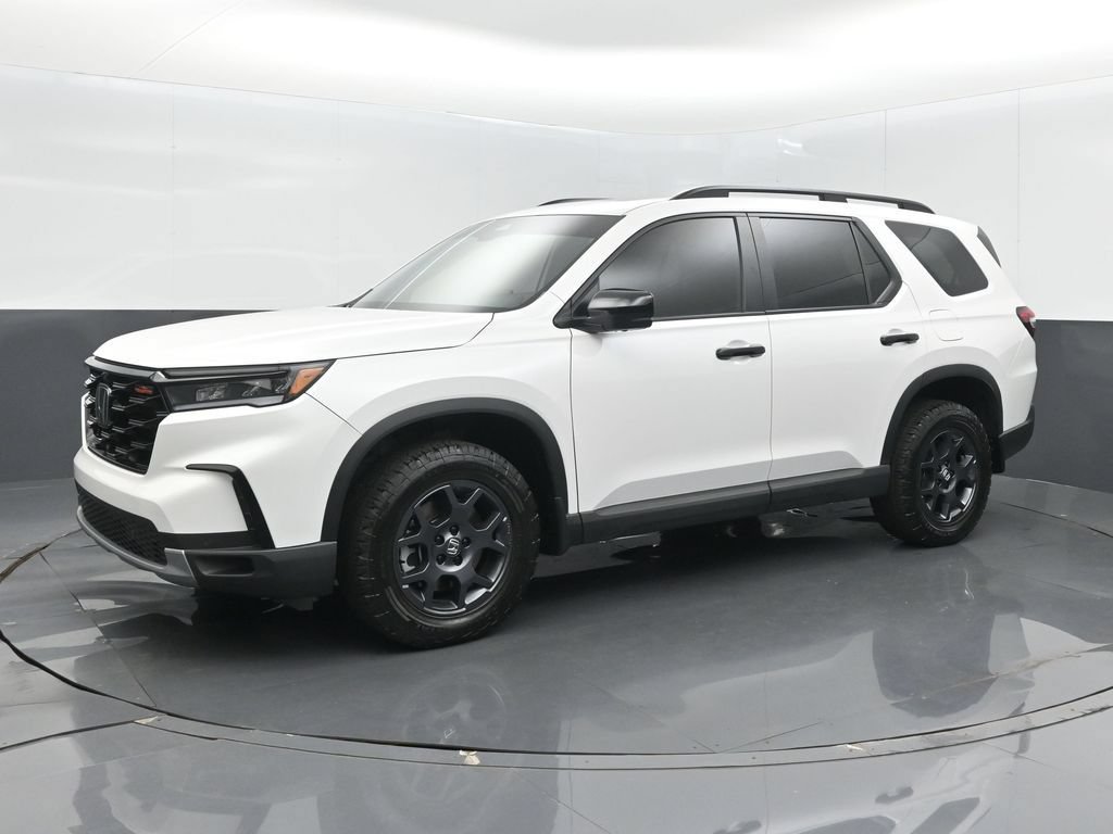 Certified 2025 Honda Pilot TrailSport image 1