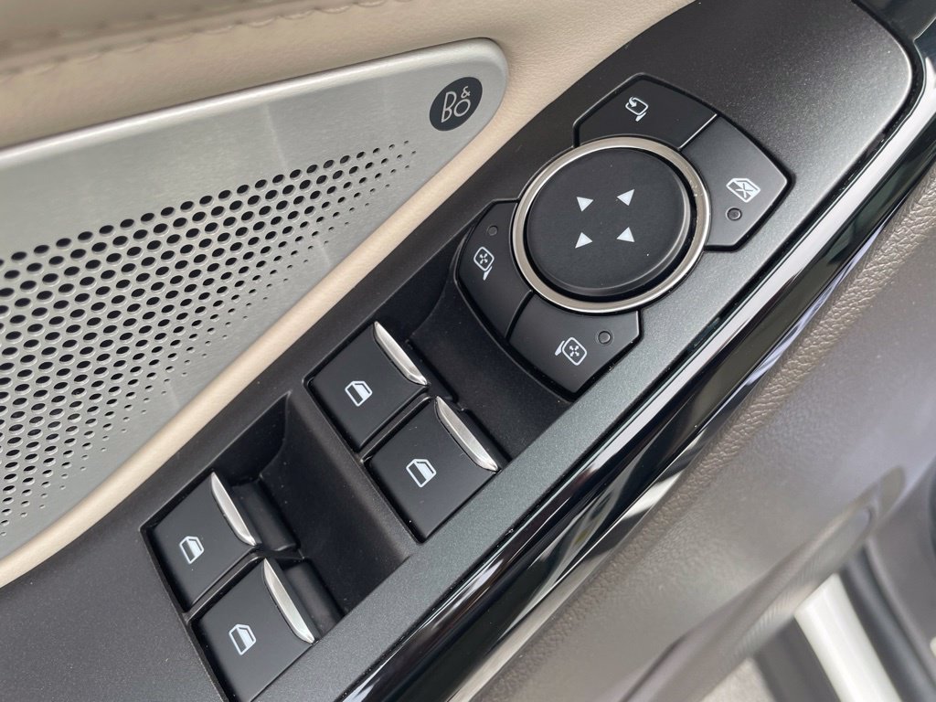Used 2023 Ford Explorer Platinum w/ Technology Package AWD/4WD image 19