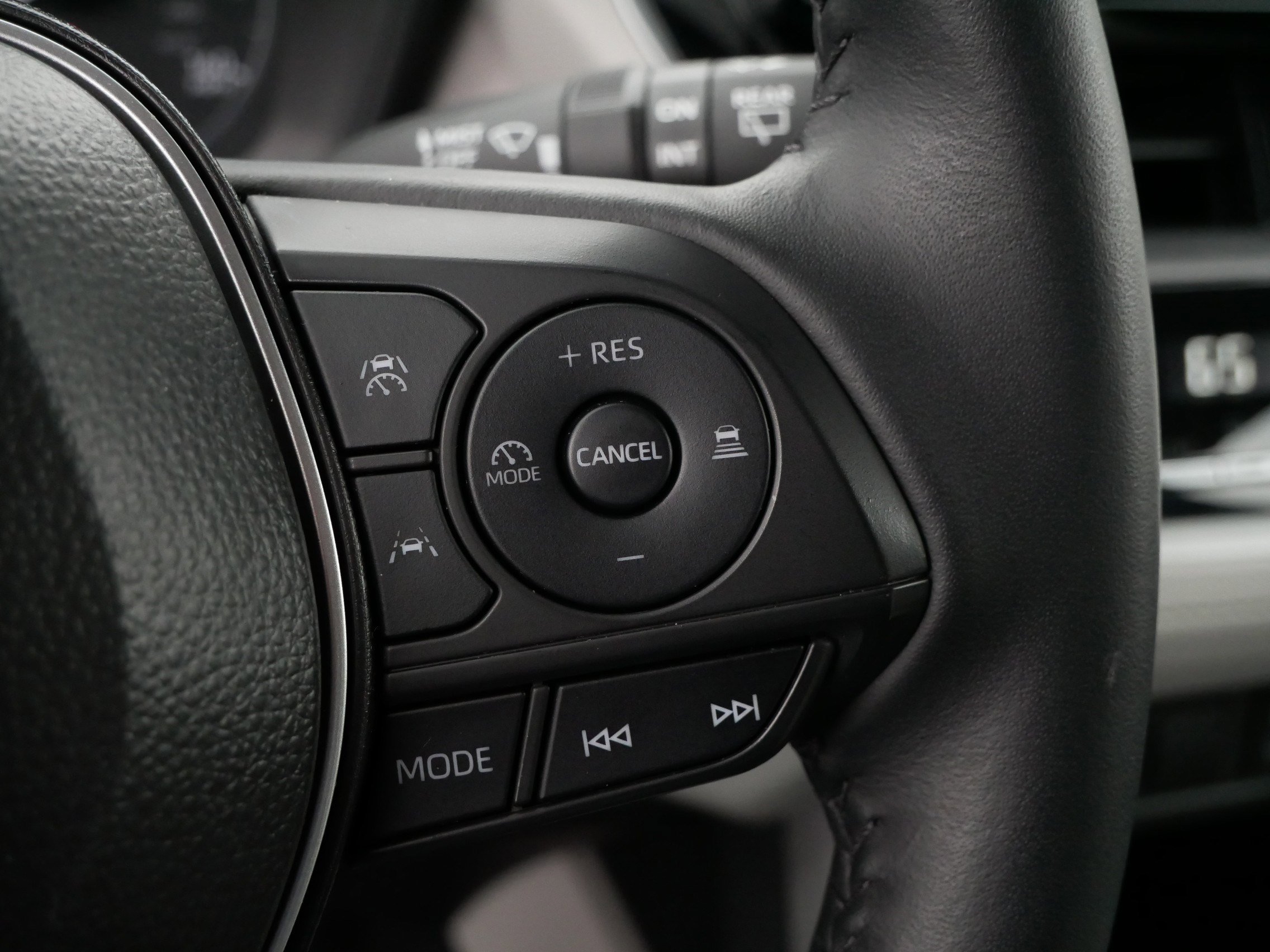 Certified 2024 Toyota Corolla Cross LE image 25