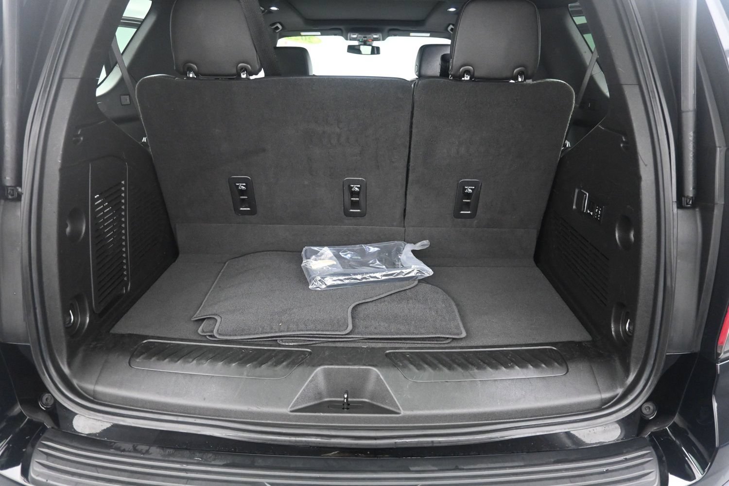 Used 2022 Chevrolet Tahoe LT w/ Luxury Package AWD/4WD image 42