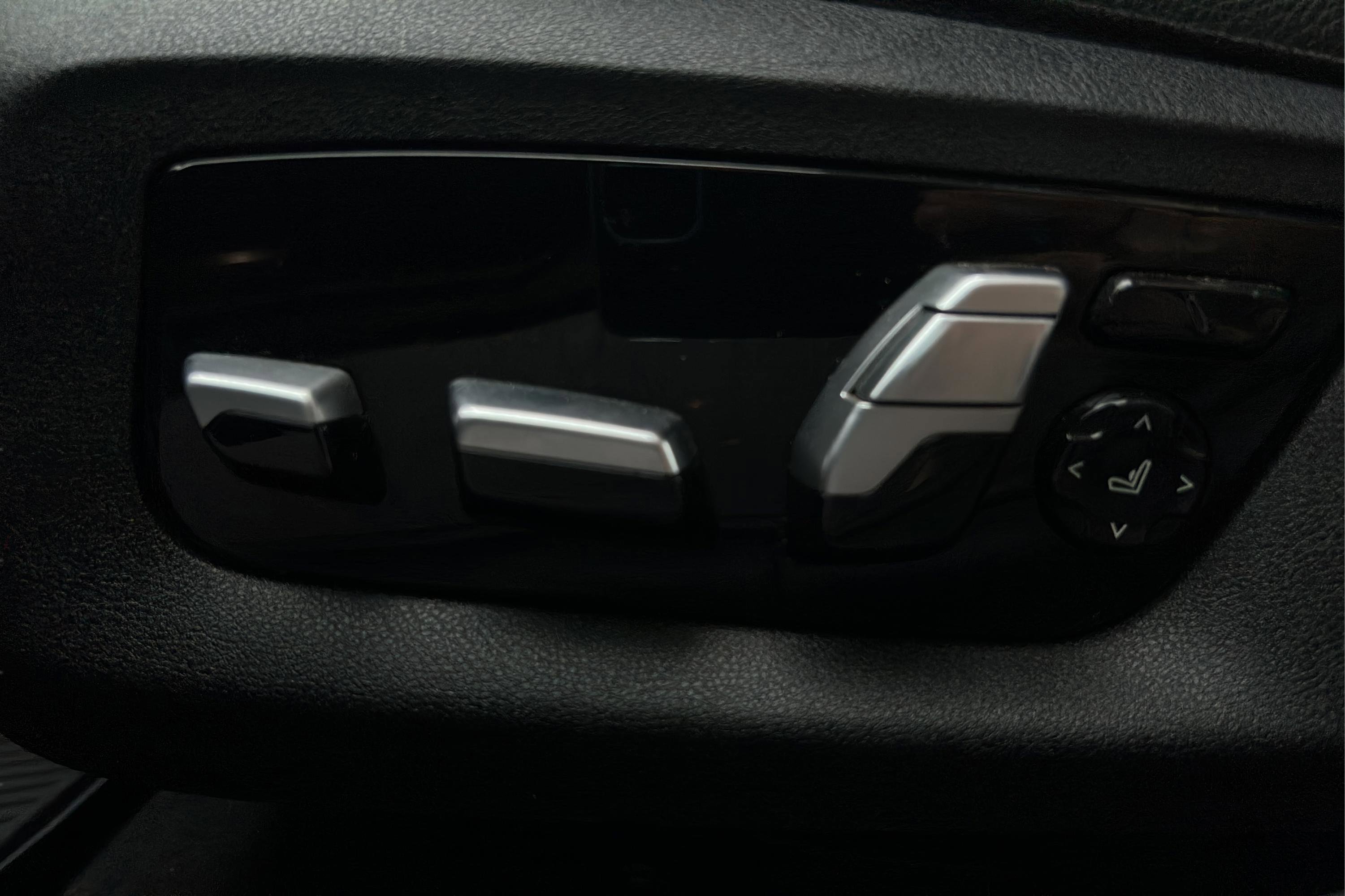 Used 2018 BMW M550i xDrive image 27