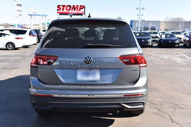 Used 2023 Volkswagen Tiguan SE w/ Panoramic Sunroof Package image 6