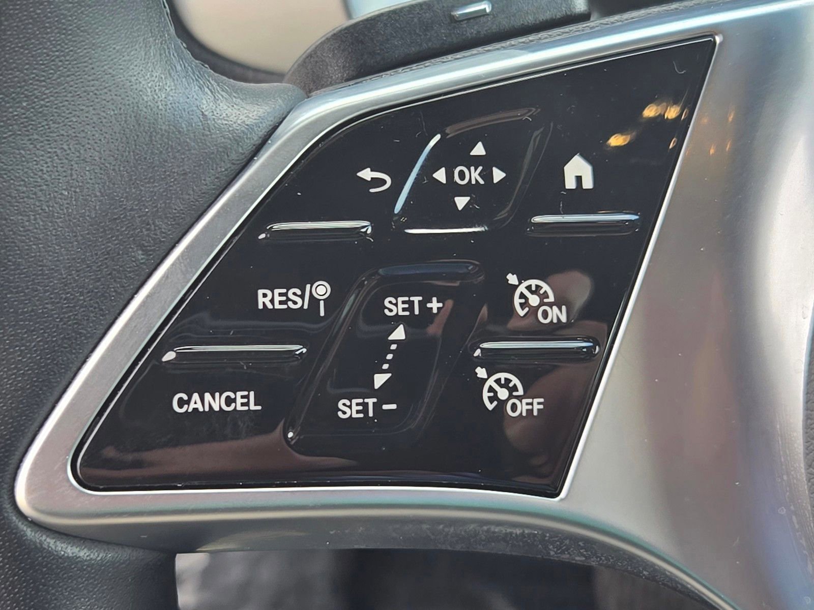 Used 2024 Mercedes-Benz EQB 300 4MATIC image 17