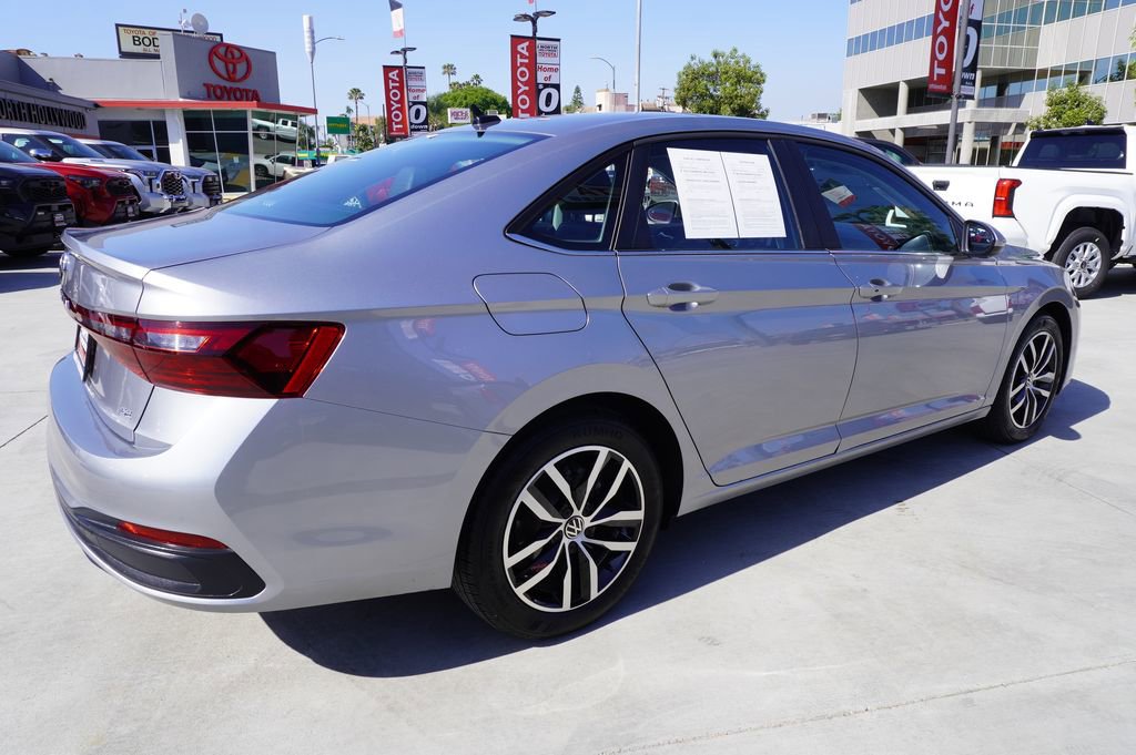 Used 2025 Volkswagen Jetta SE image 7